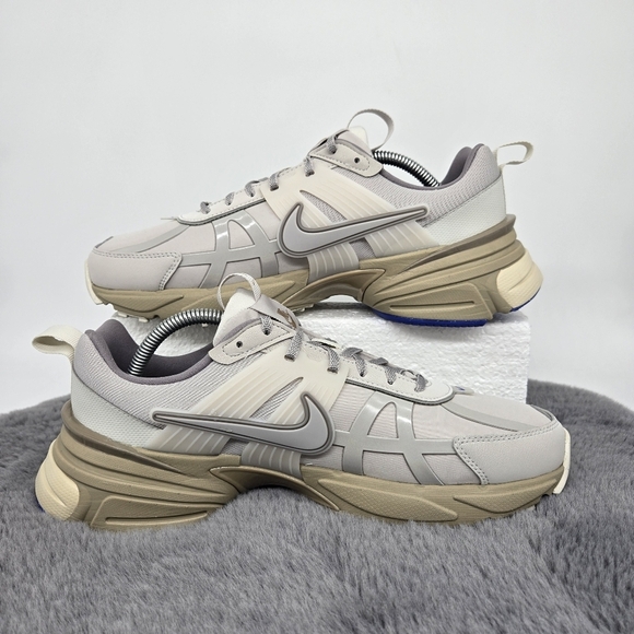 New Nike V2K Run GORE-TEX Women's Waterproof Shoes Size 10 - Picture 6 of 8